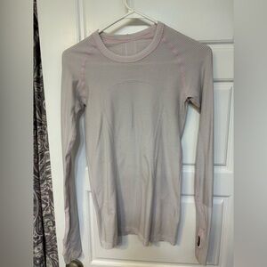 Lululemon women’s light pink long sleeve. Size 4